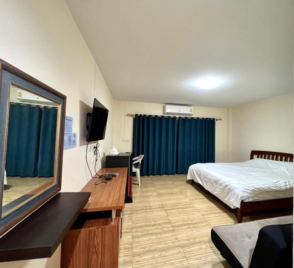 V Tharm Hotel Ούντον Τάνι Εξωτερικό φωτογραφία