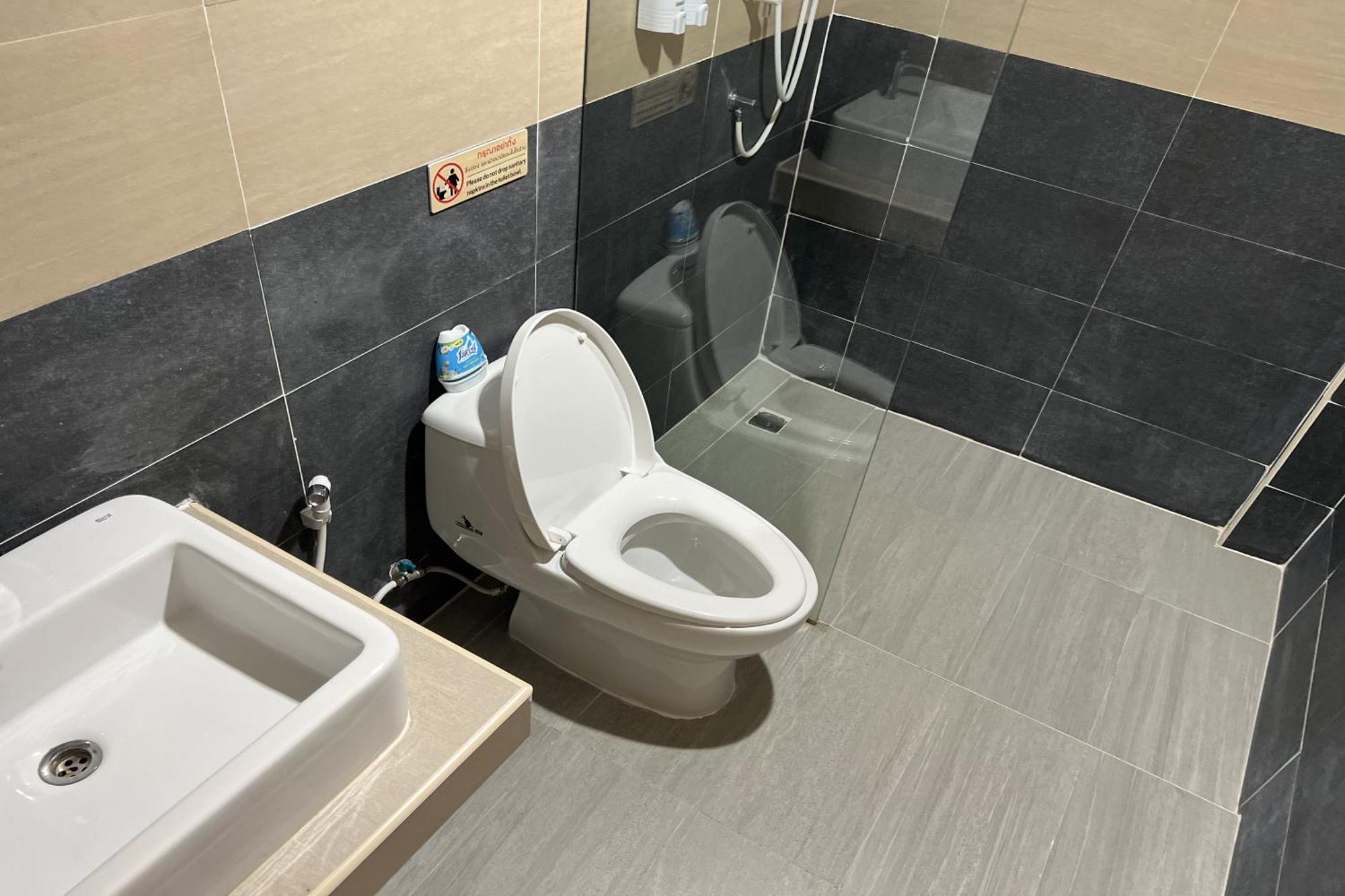 V Tharm Hotel Ούντον Τάνι Εξωτερικό φωτογραφία