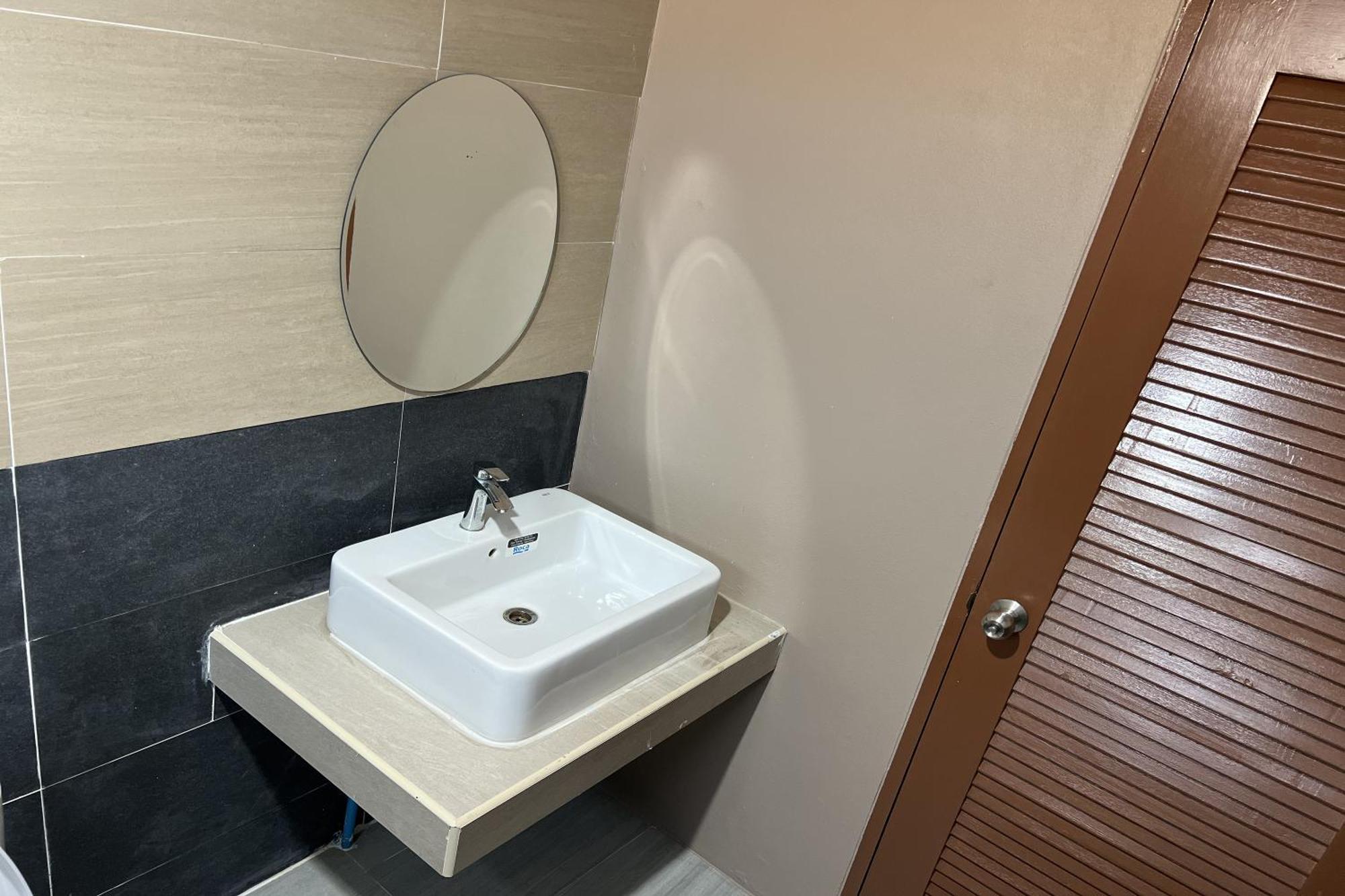 V Tharm Hotel Ούντον Τάνι Εξωτερικό φωτογραφία